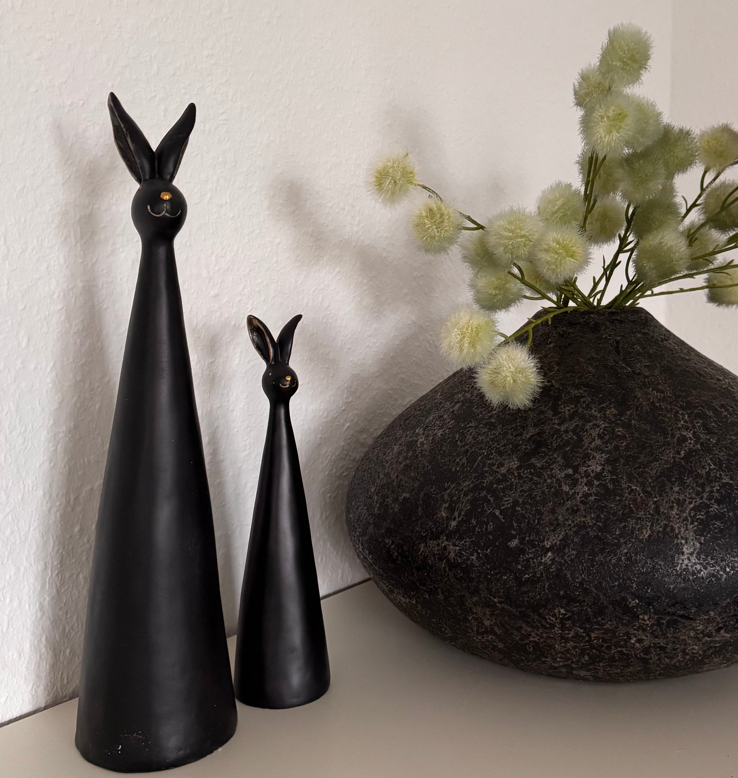 Moderner Deko-Hase  Bella in Schwarz Matt 42 cm