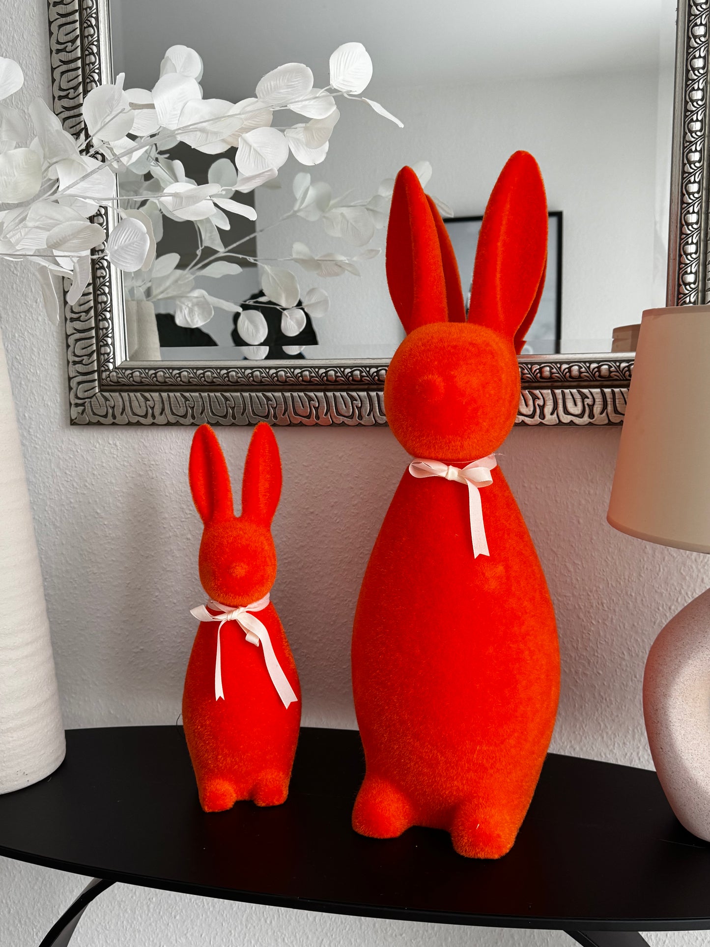 Osterhase stehend beflockt in Orange 40 cm von H.U.Scheulen
