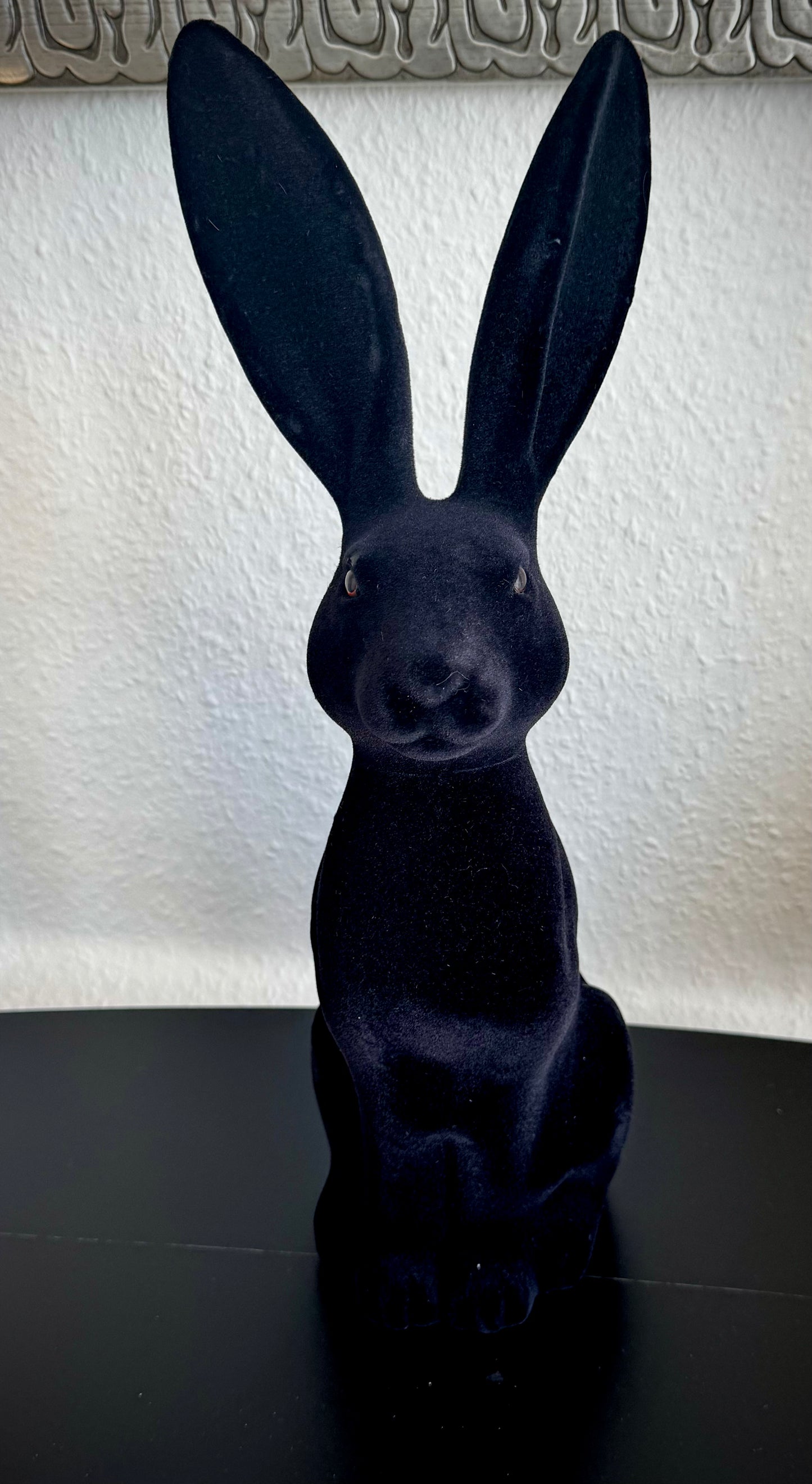 Deko Hase stehend beflockt in Schwarz 40 cm von H.U.Scheulen