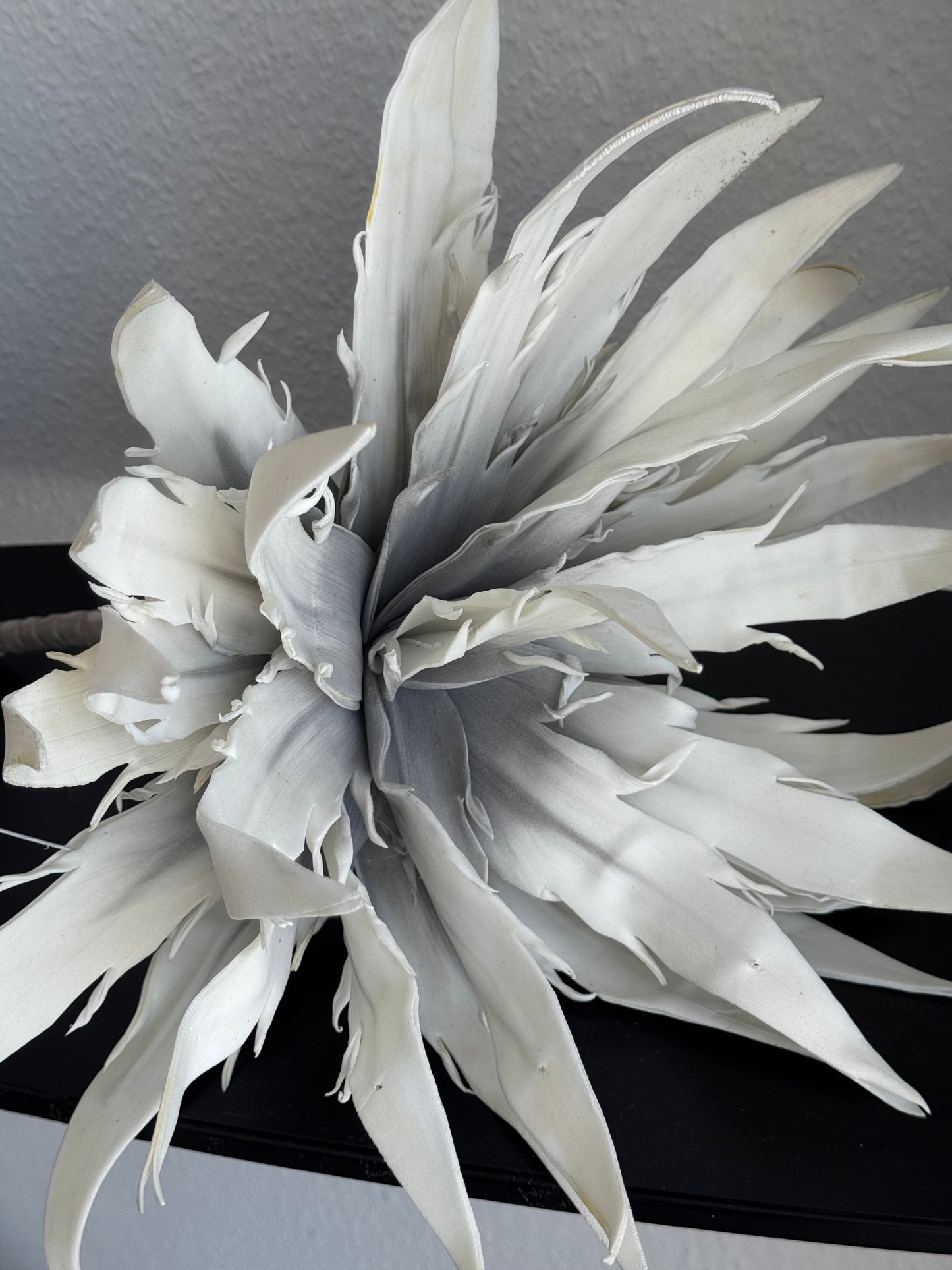 Kunstblume Weiß/Grau von Luimes & Luimes ca. 50 cm