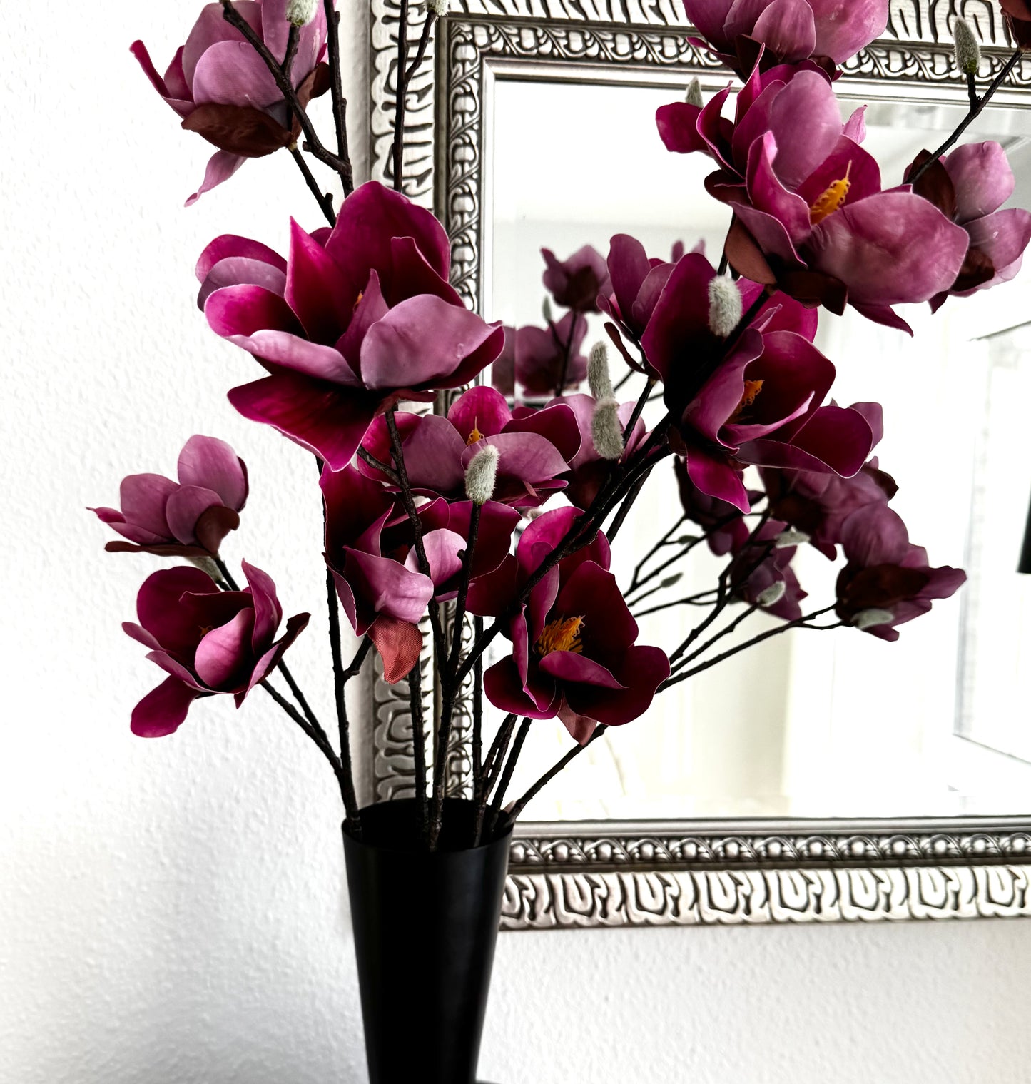 Künstlicher Magnolienzweig in Fuchsia 102  cm von Jelle Quint