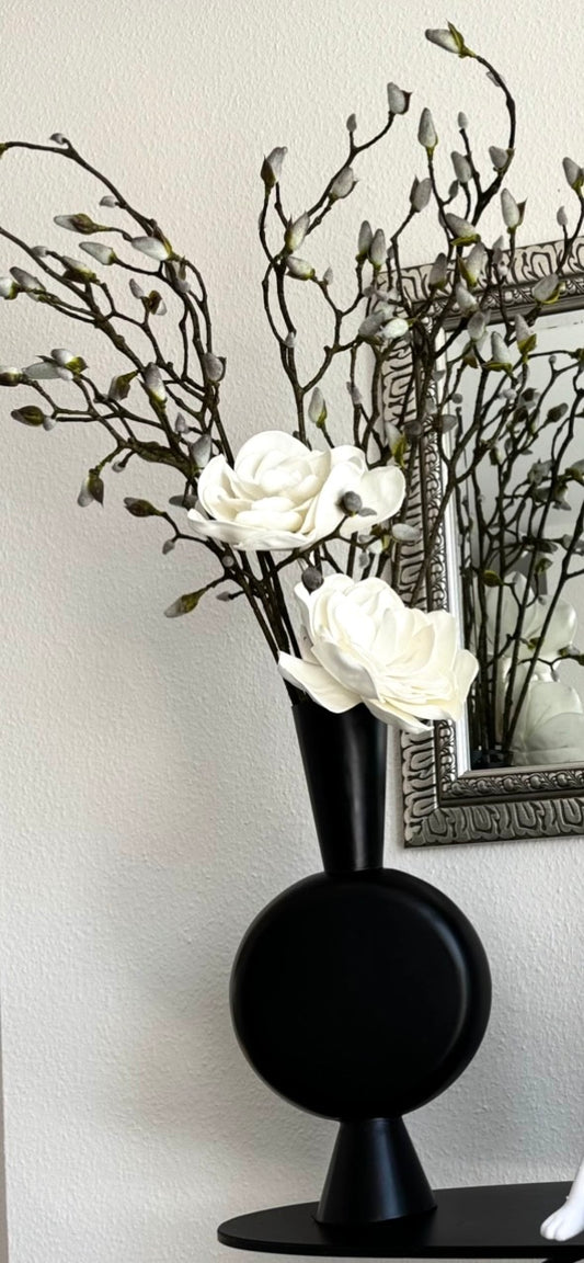 Künstlicher Magnolienzweig mit Knospen in Grau  123 cm von Jelle Quint