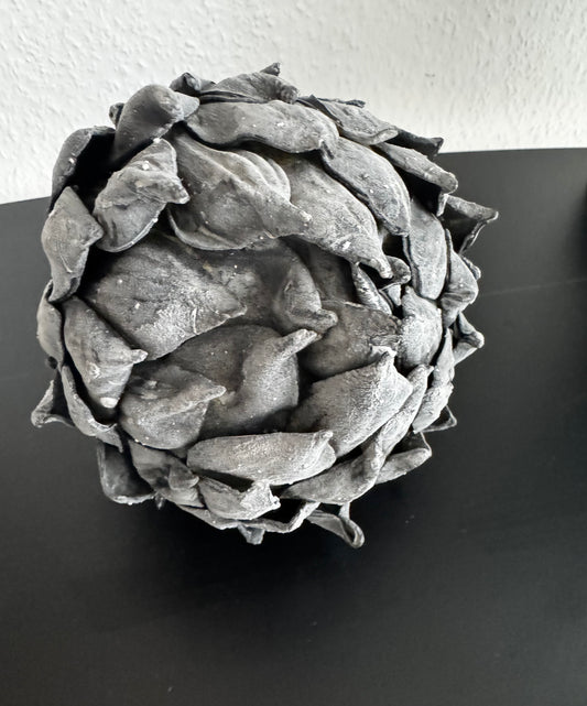 Artischocken Knospe Lisa in Antique Grey by Luimes & Luimes