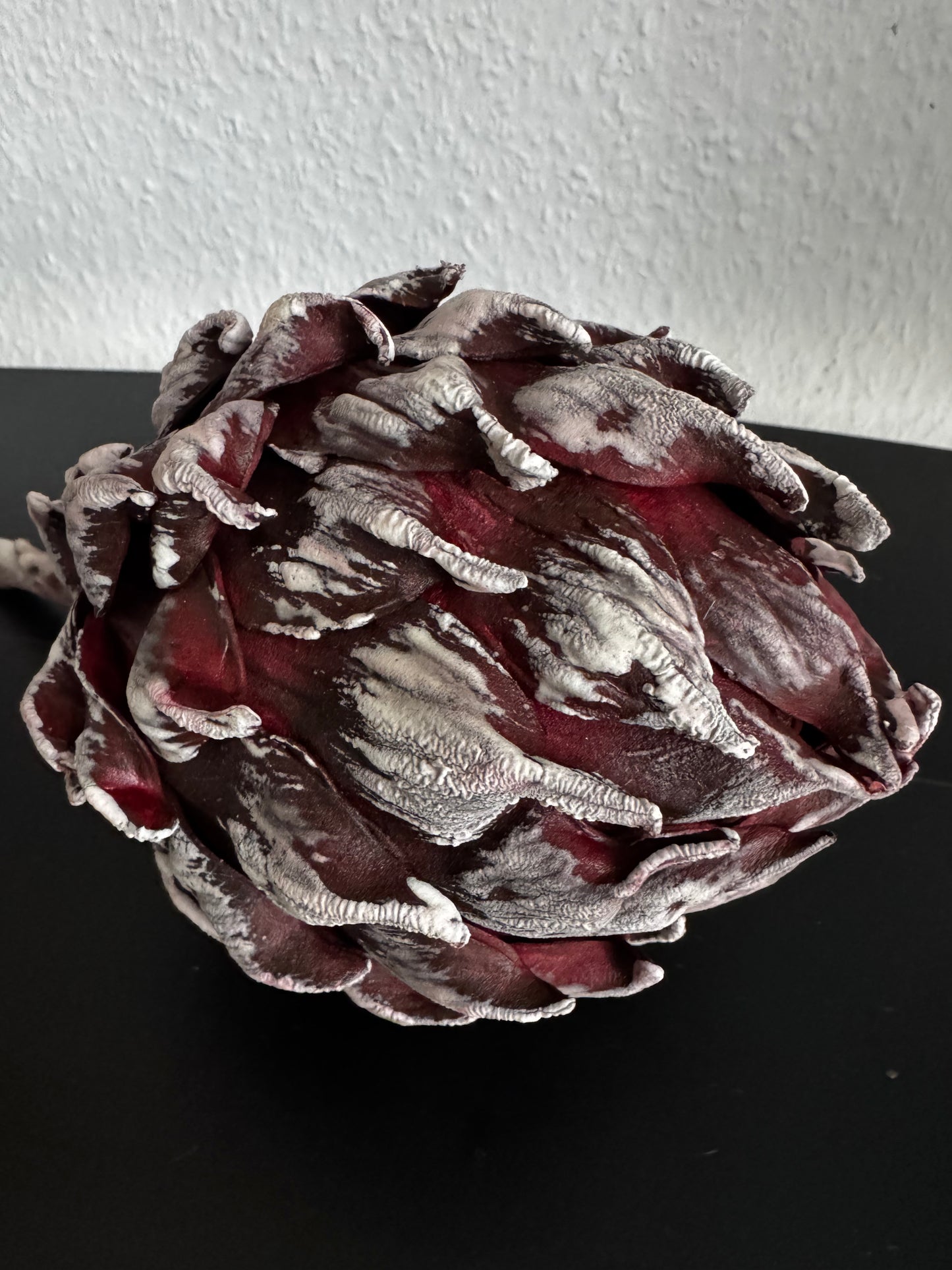 Artischocken Knospe mit Stiel Lisa in Frostet Burgundy by Luimes & Luimes