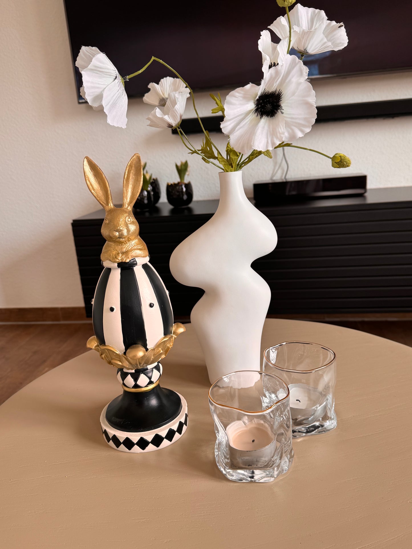 Deko Figur " Hase auf Ei "in Schwarz / Weiß von Clayre & Eef 35 cm
