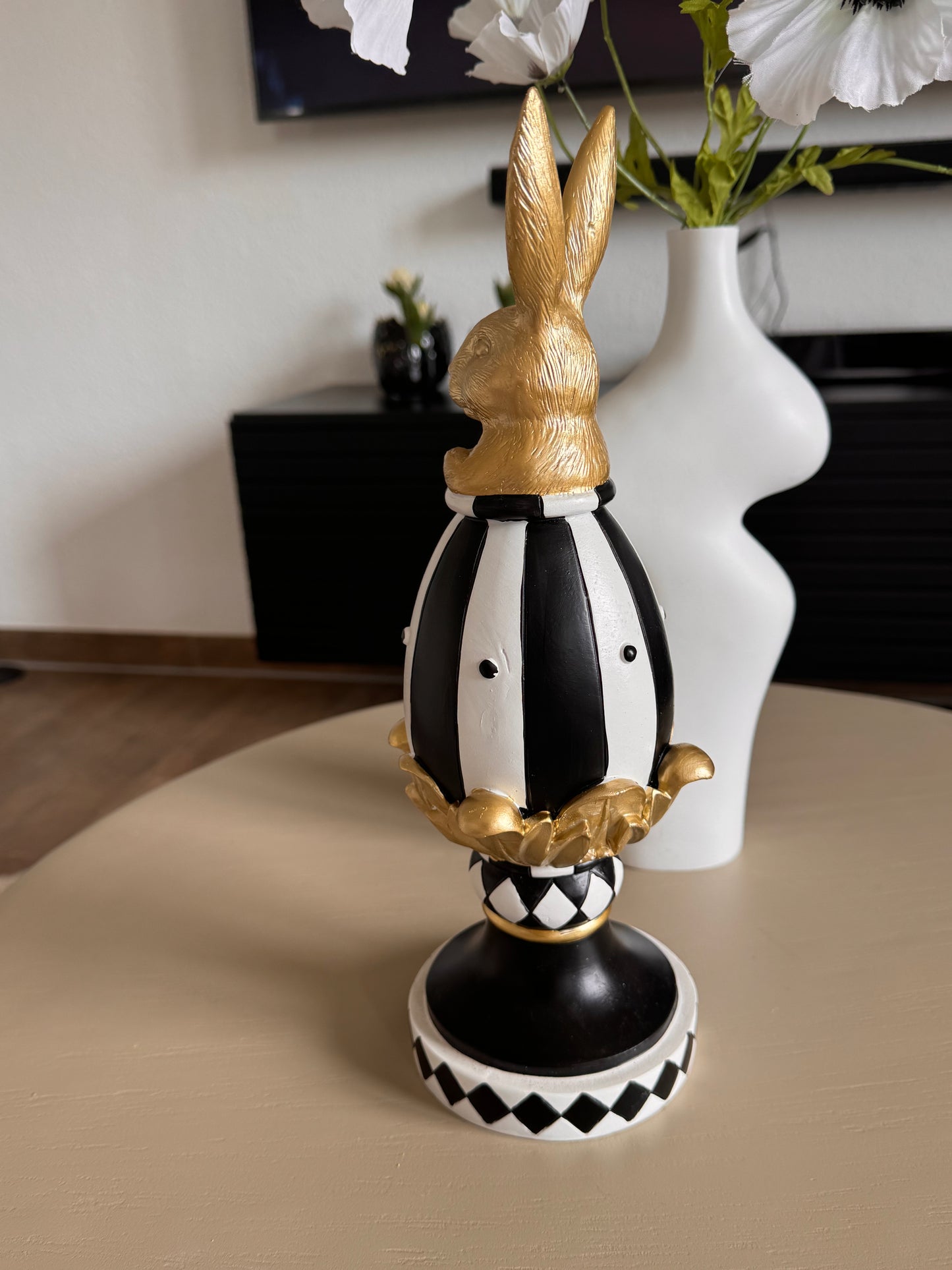 Deko Figur " Hase auf Ei "in Schwarz / Weiß von Clayre & Eef 35 cm