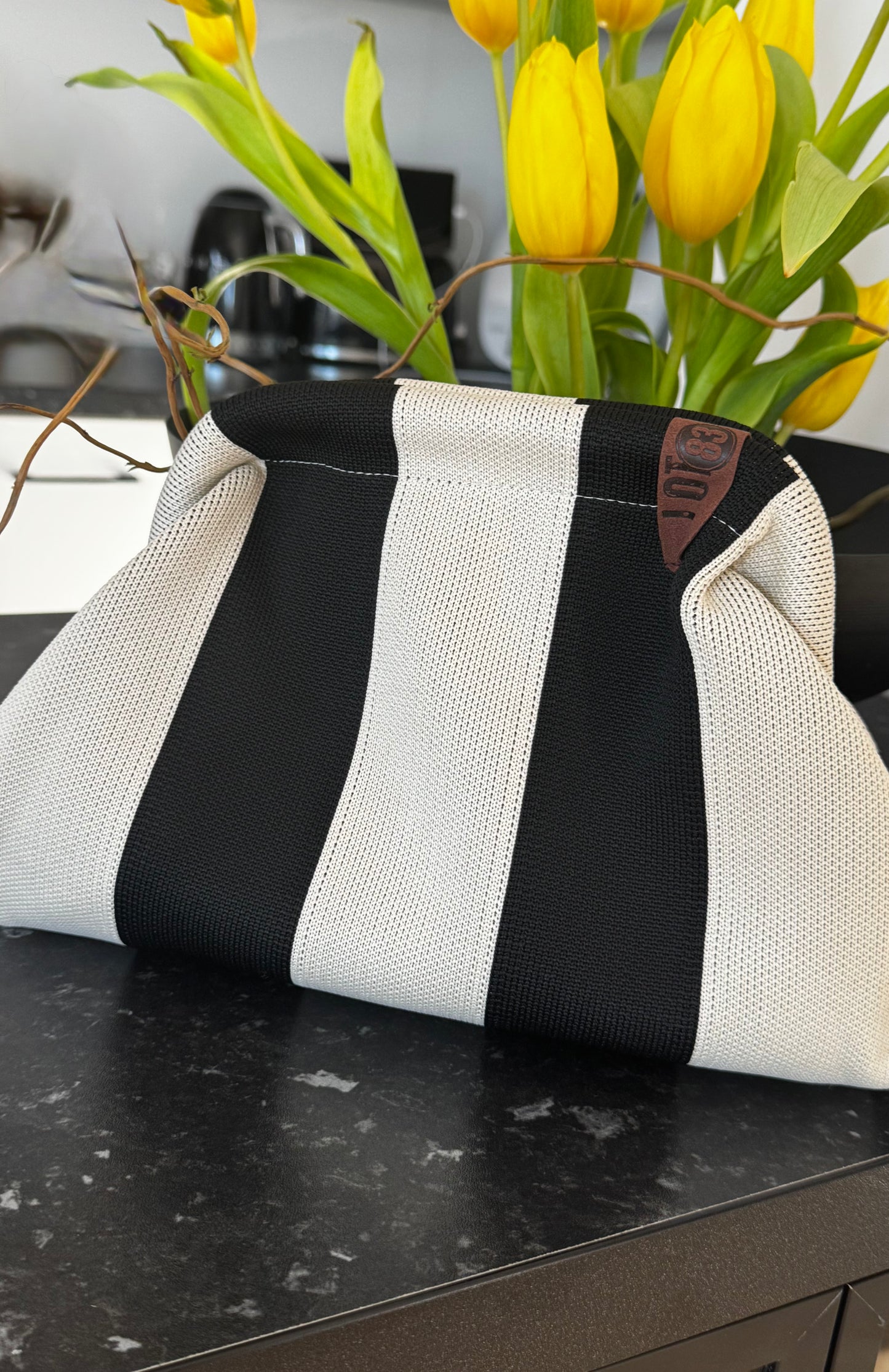 LOT83 Modische Clutch/ Organizer in Beige/Schwarz