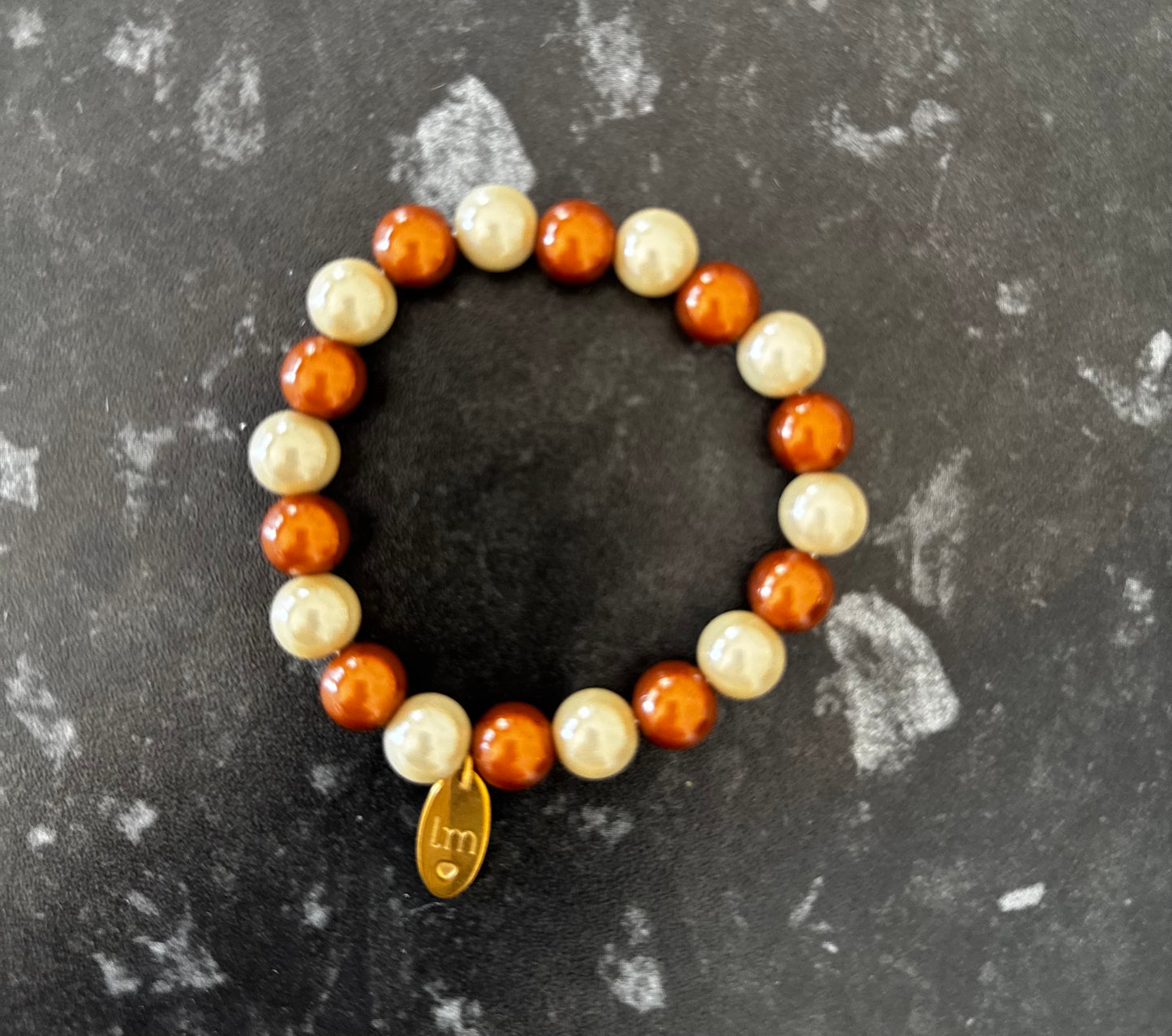 Armband in Beige/Mandel " Galaxy Pearl" von Lizzy Mae 10 mm