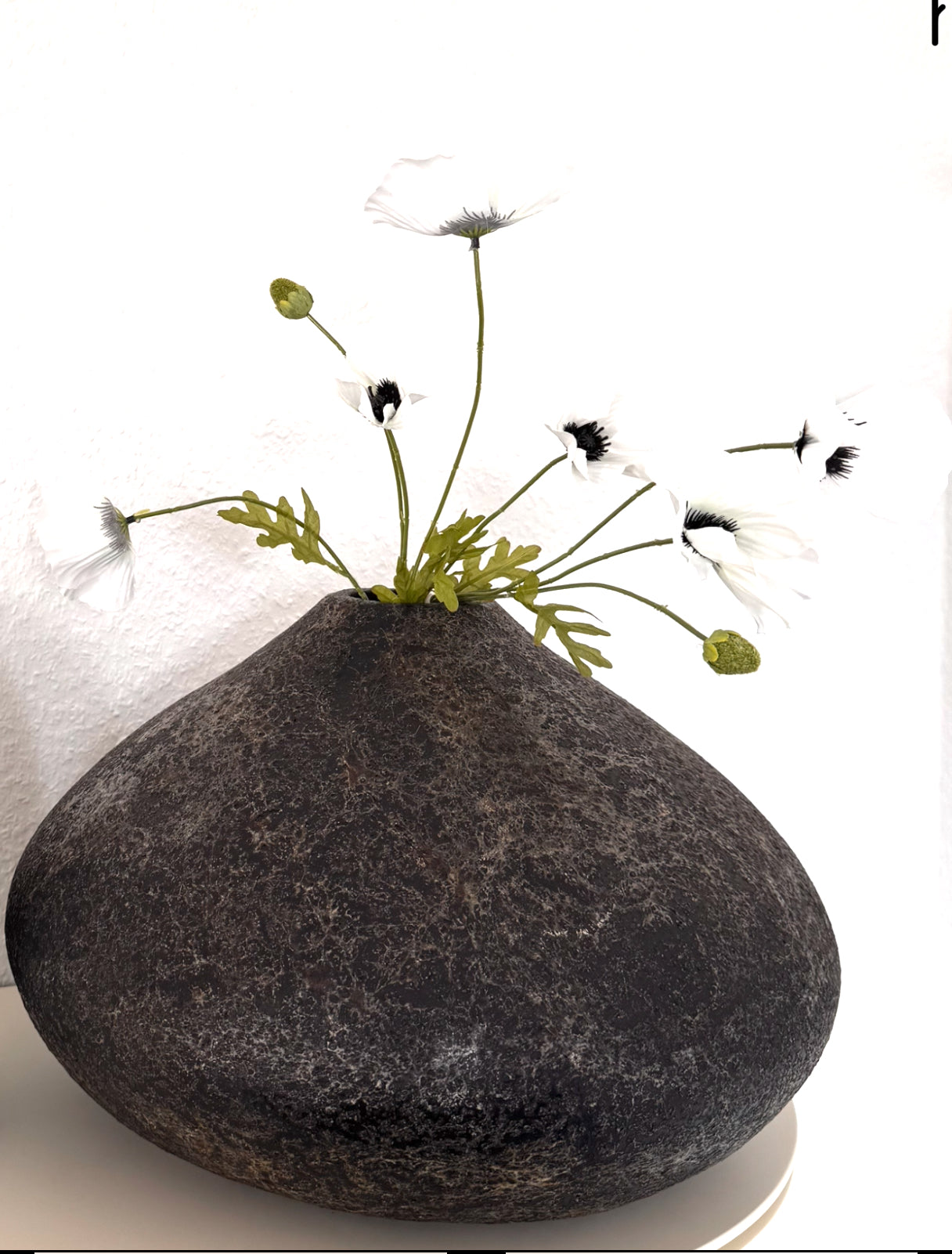 Naturstein Vase Ufoförmig schwarz-grau