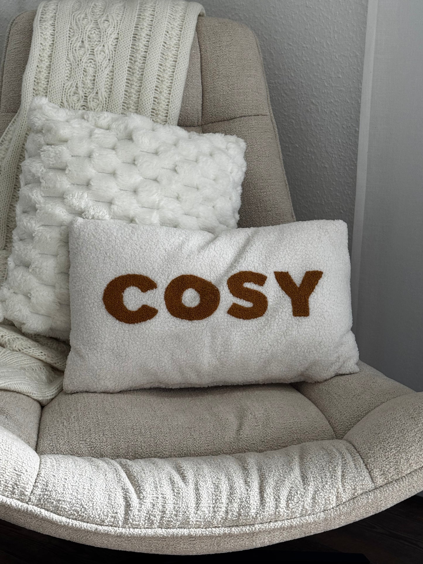 Wohnkissen "Cosy"- in Cremeweiß/Braun Bouclé Optik 50 x 30 cm