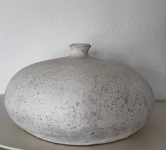 Blumenvase Steingut in Weiß in organischen Design 39x39x23 cm Jelle Quint Keramiek