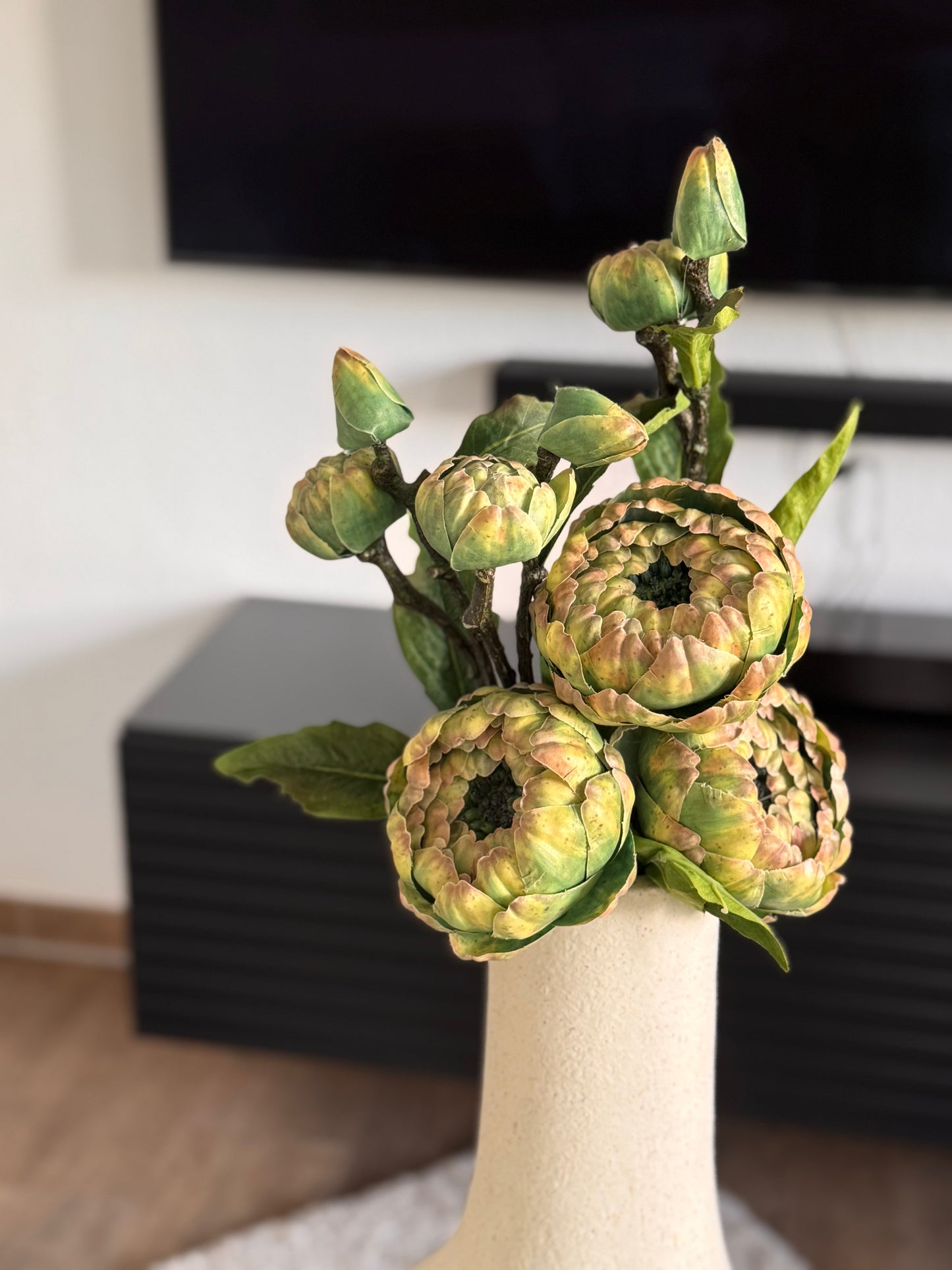 Künstliche Artischocke - realistischer Blickfang für stilvolle Dekoration