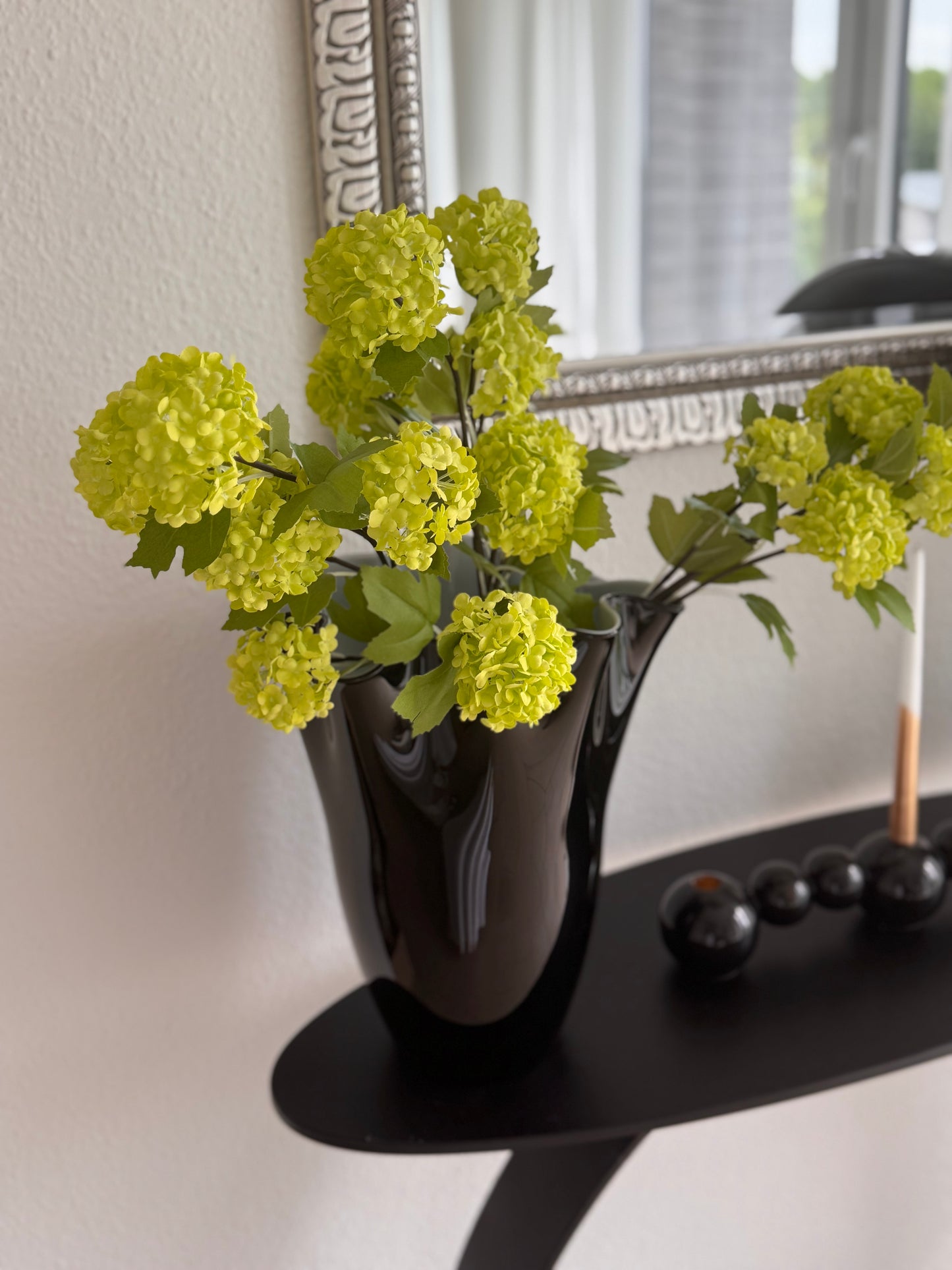 Künsticher Schneeball Pflanzenzweig Grün