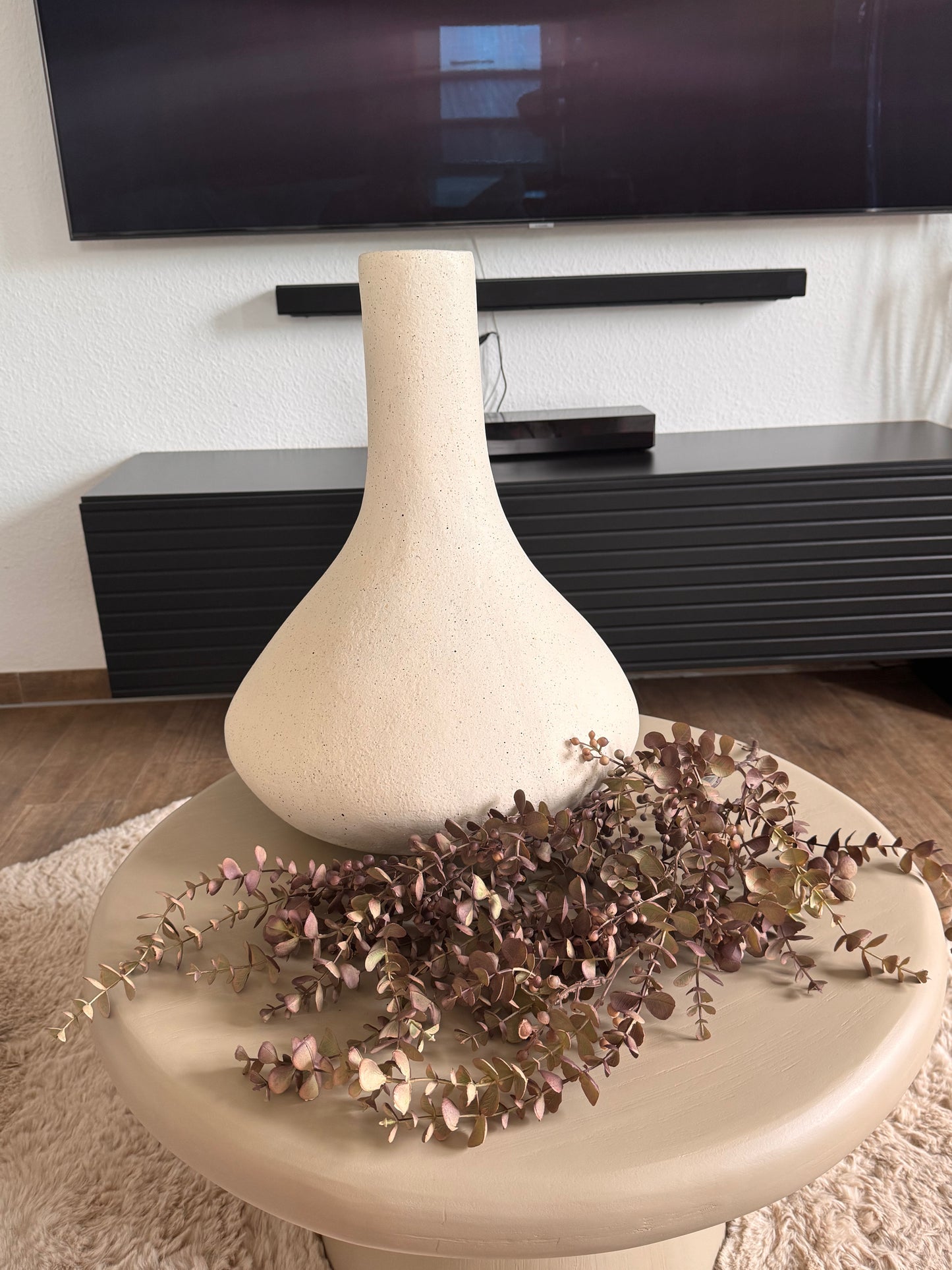 Künstlicher  Eukalyptus -für stilvolle Dekoration hängend