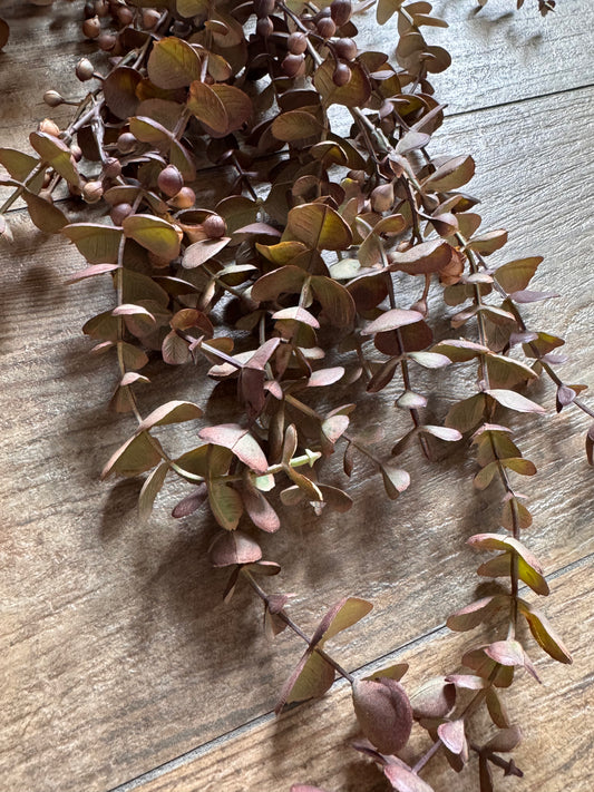 Künstlicher  Eukalyptus -für stilvolle Dekoration hängend