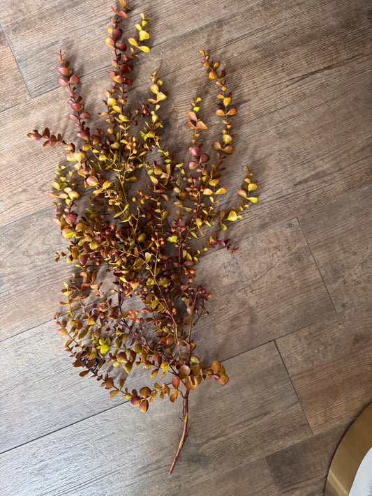 Künstlicher  Eukalyptus -für stilvolle Dekoration hängend Senfarbend