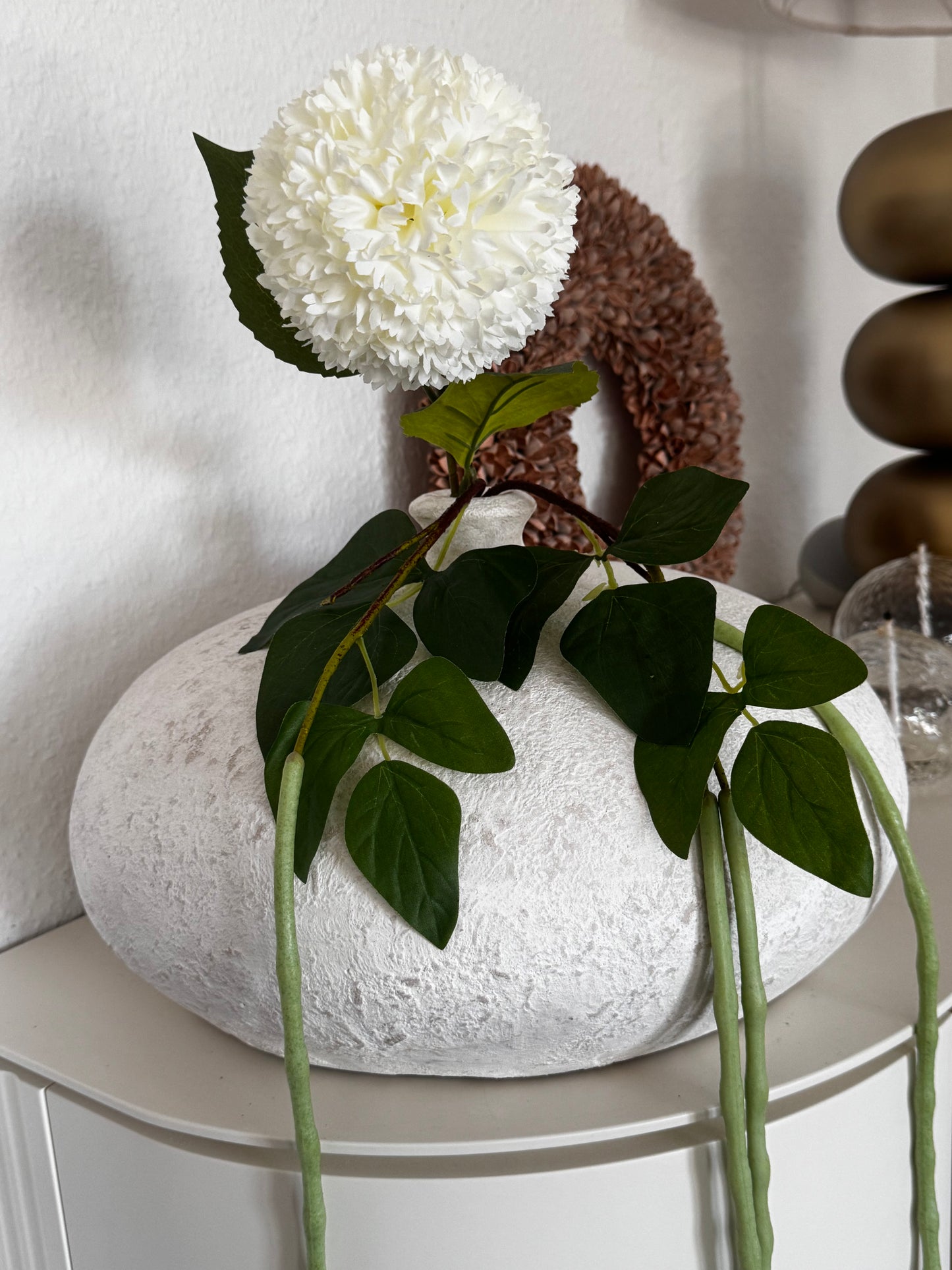 Blumenvase Steingut in Weiß in organischen Design 39x39x23 cm Jelle Quint Keramiek