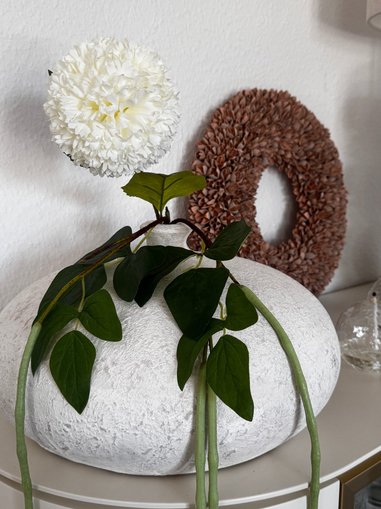 Blumenvase Steingut in Weiß in organischen Design 39x39x23 cm Jelle Quint Keramiek