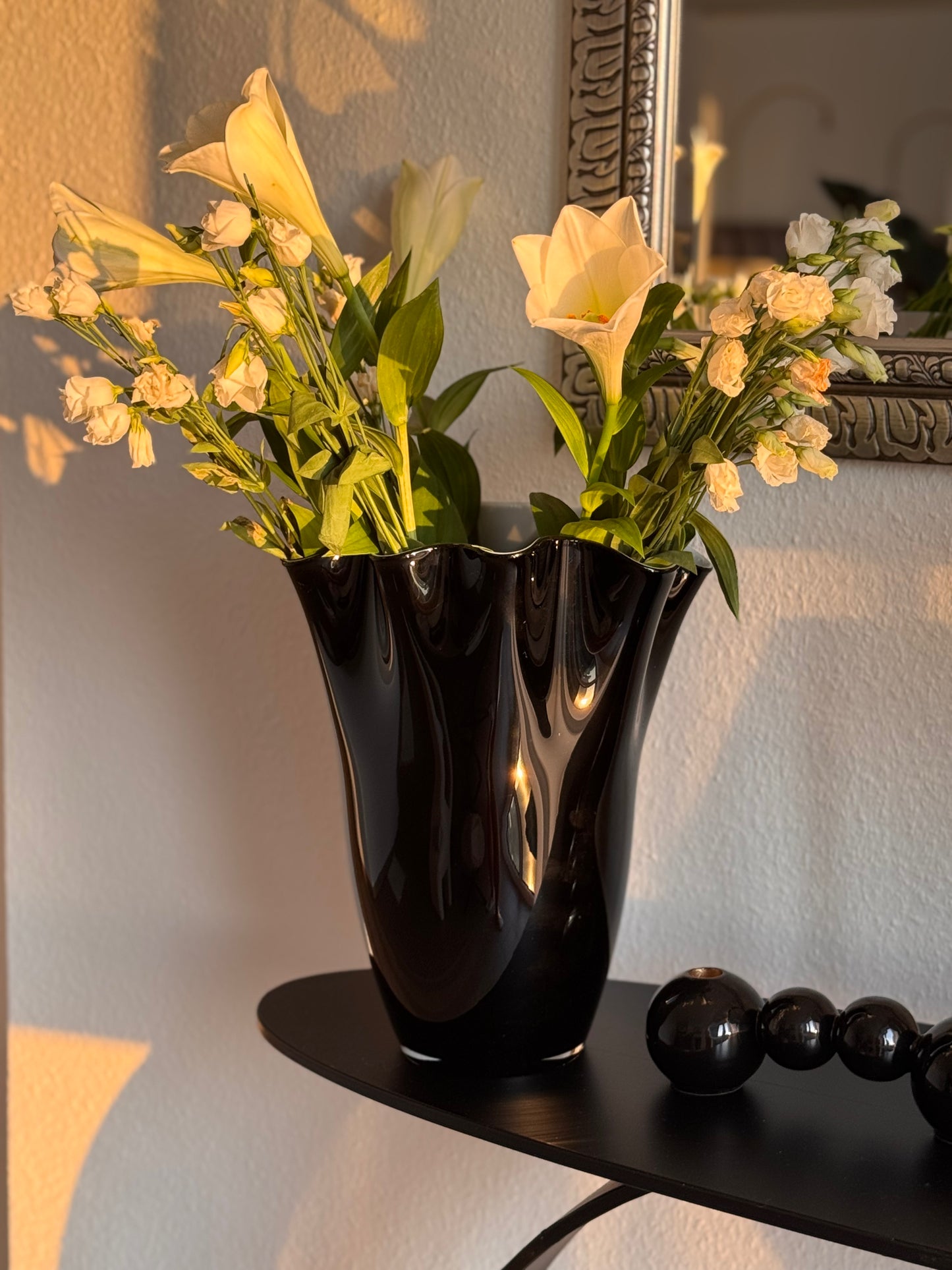 Elegante Glasblumenvase mit glänzender Oberfläche