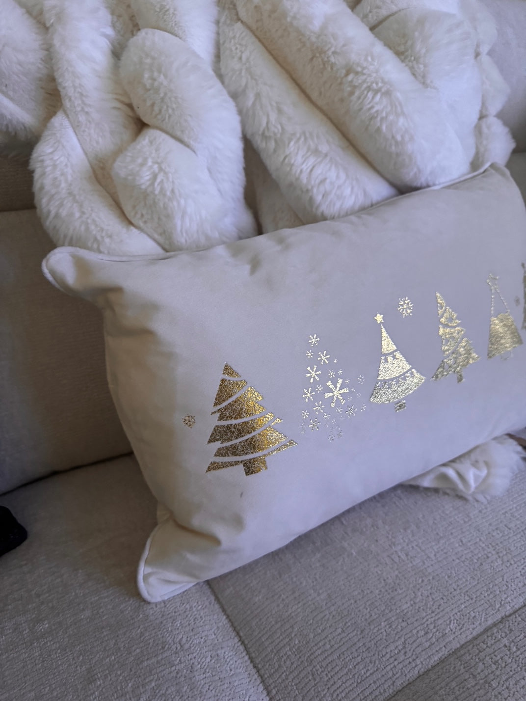 Dekokissen  mit Weihnachtsbaum Goldprint 30 x 50 cm von Textino