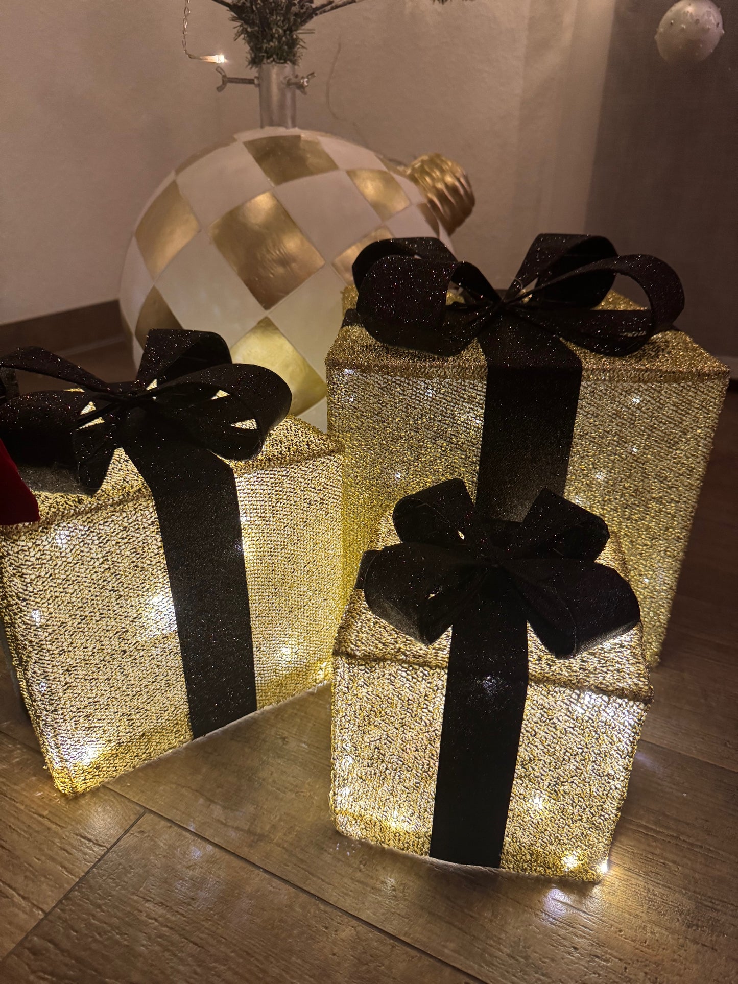LED Deko Geschenkboxen " Gold Edition" 3er Set mit schwarzer Schleife