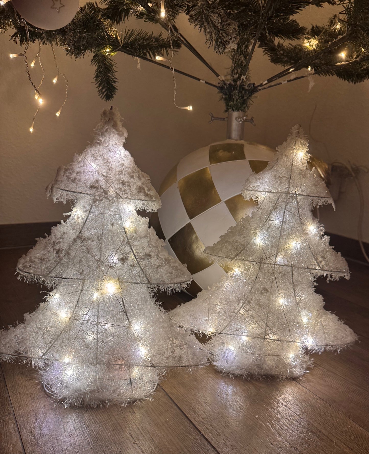 Funkelnder Winterzauber-LED Deko Tannenbaum in Schneeweiß von Countryfield